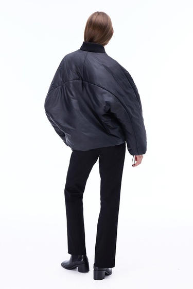  Awans Rahat Kalıp Standart Boy Düşük Kollu Bisiklet Yaka Siyah Mont