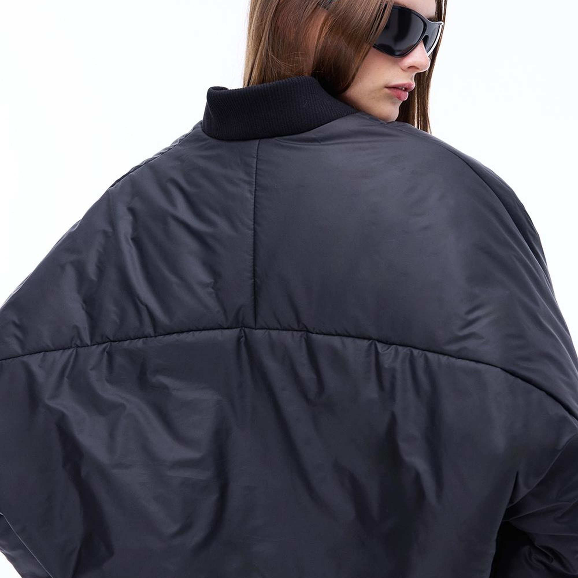 Awans Rahat Kalıp Standart Boy Düşük Kollu Bisiklet Yaka Siyah Mont