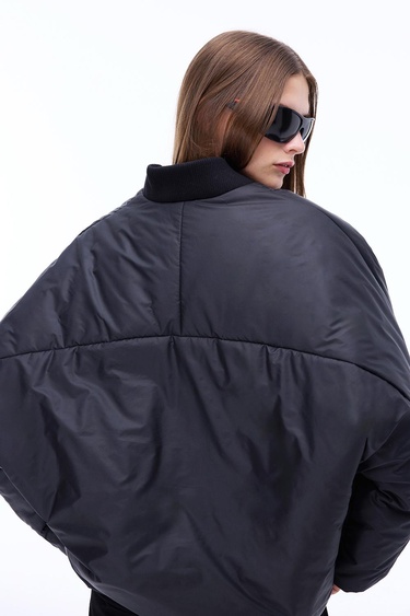  Awans Rahat Kalıp Standart Boy Düşük Kollu Bisiklet Yaka Siyah Mont