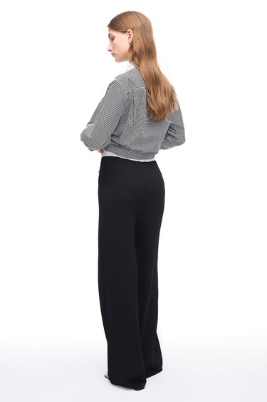  Siyah Beyaz İnnas Rahat Kalıp Uzun Kol Gömlek