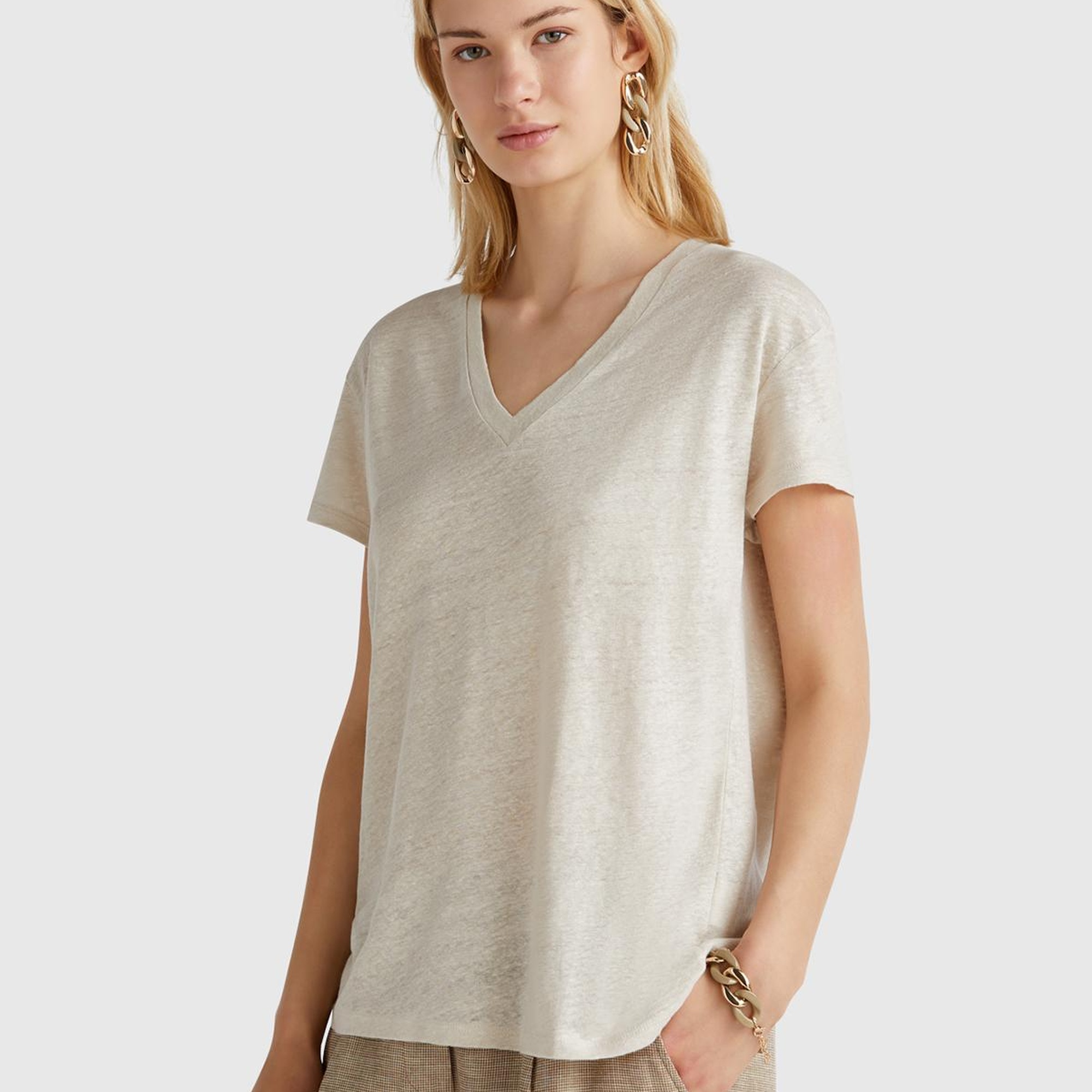 Kadın Taş Rengi %100 Keten Düşük Omuzlu Relax Fit V Yaka T-Shirt
