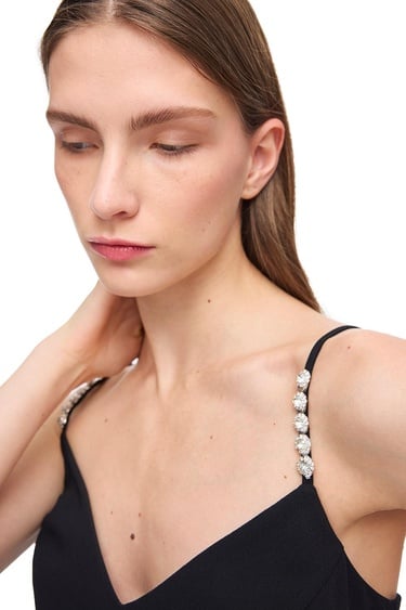  V Yaka Mini Saten Görünümlü Elbise