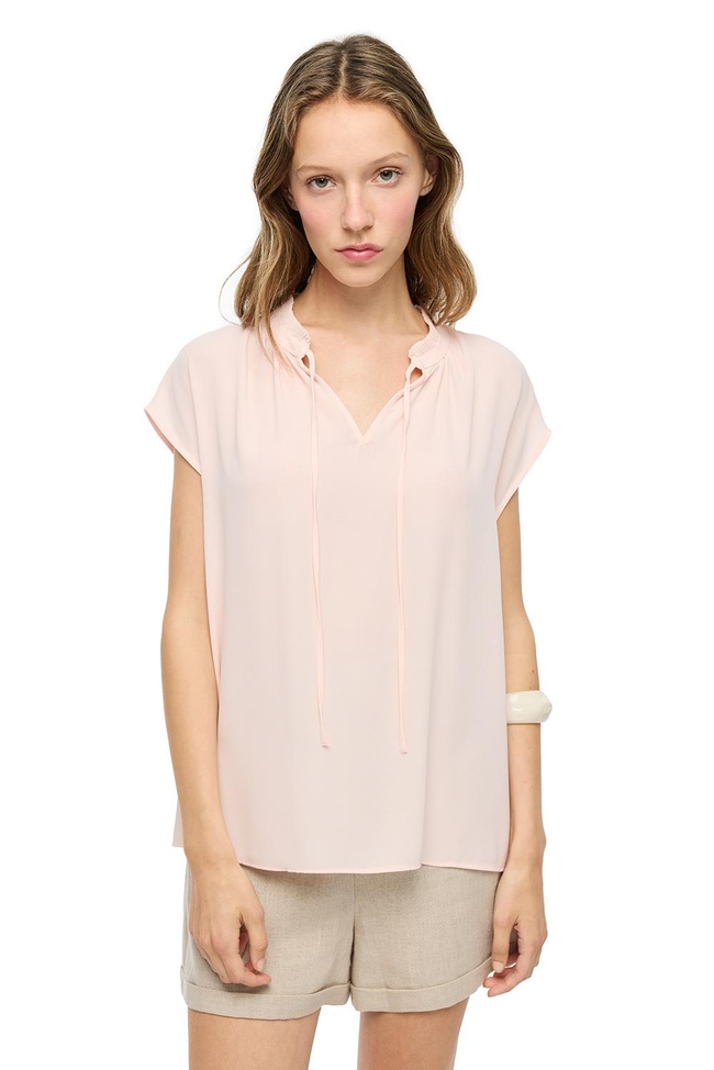  V-Yaka Düşük Kollu Bağcık Detaylı Bluz