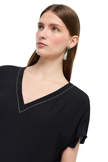  Siyah Ametist Rahat Kalıp V-Yaka Bluz