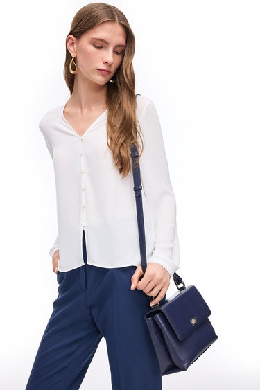  Beyaz Ametist Rahat Kalıp V-Yaka Bluz