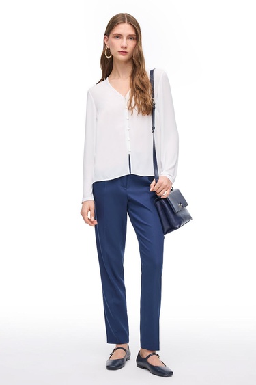  Beyaz Ametist Rahat Kalıp V-Yaka Bluz