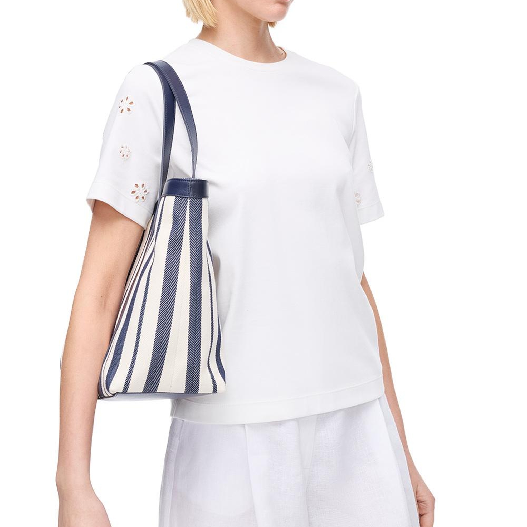 Makis Beyaz Renk Rahat Kalıp Bisiklet Yaka Düşük Kollu Tişört