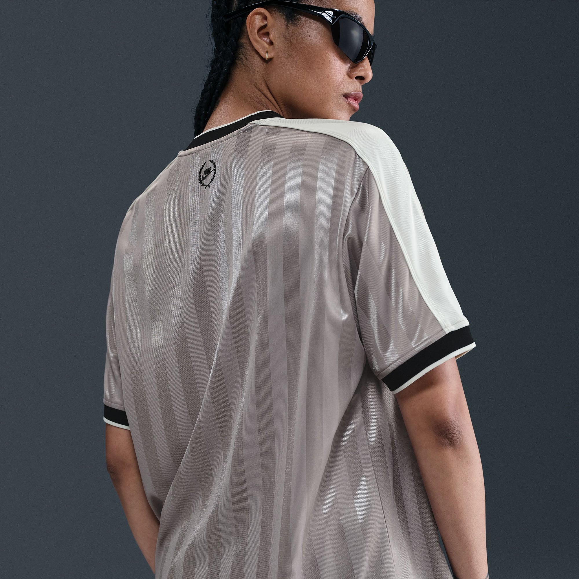 Nike Sportswear Kadın Gri T-Shirt