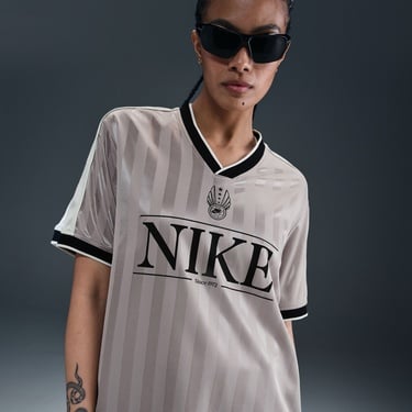  Nike Sportswear Kadın Gri T-Shirt