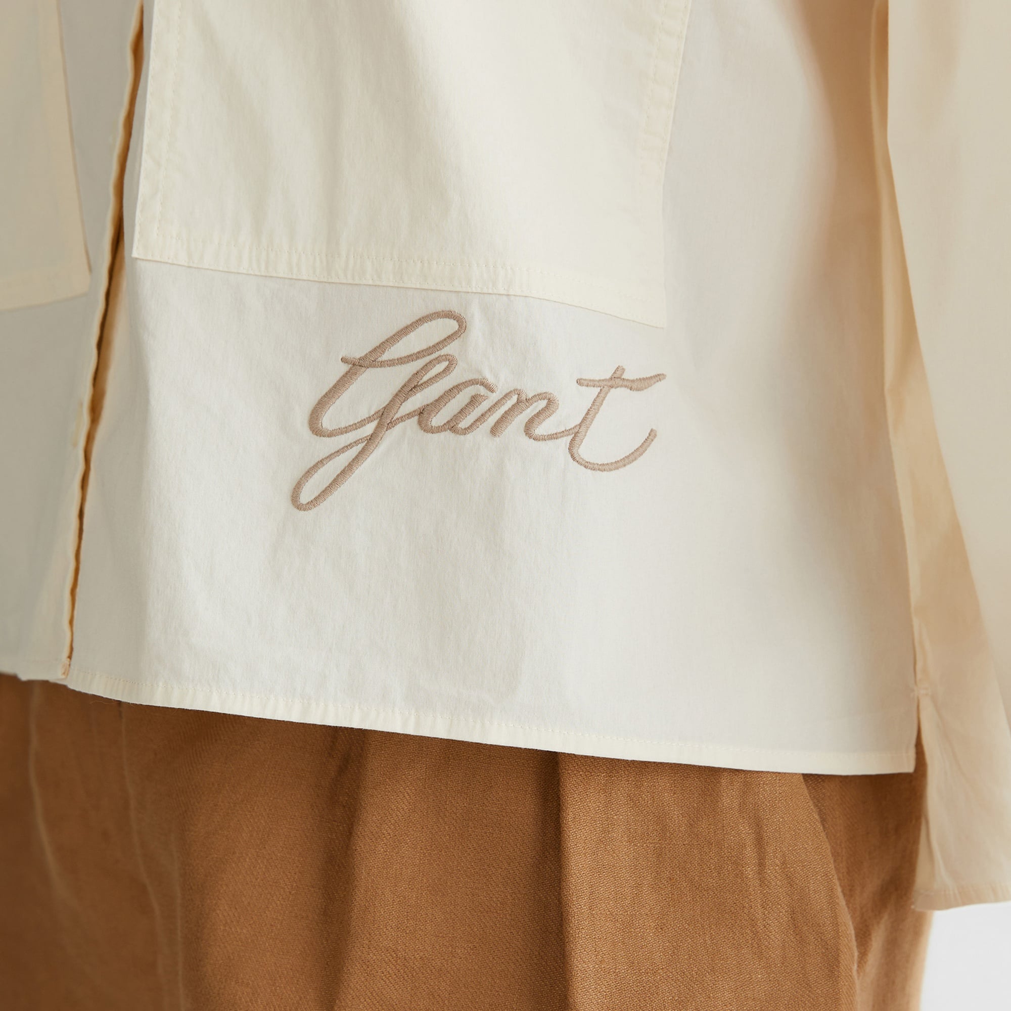 GANT Kadın Krem Klasik Yaka Logolu Gömlek