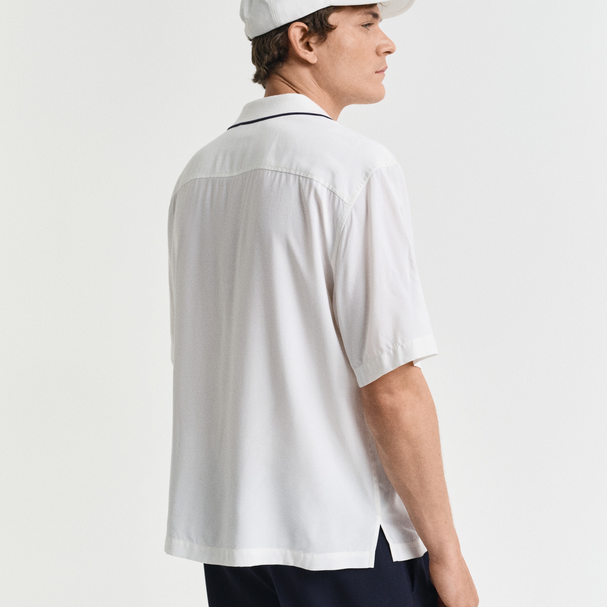 GANT Erkek Krem Relaxed Fit Klasik Yaka Logolu Gömlek