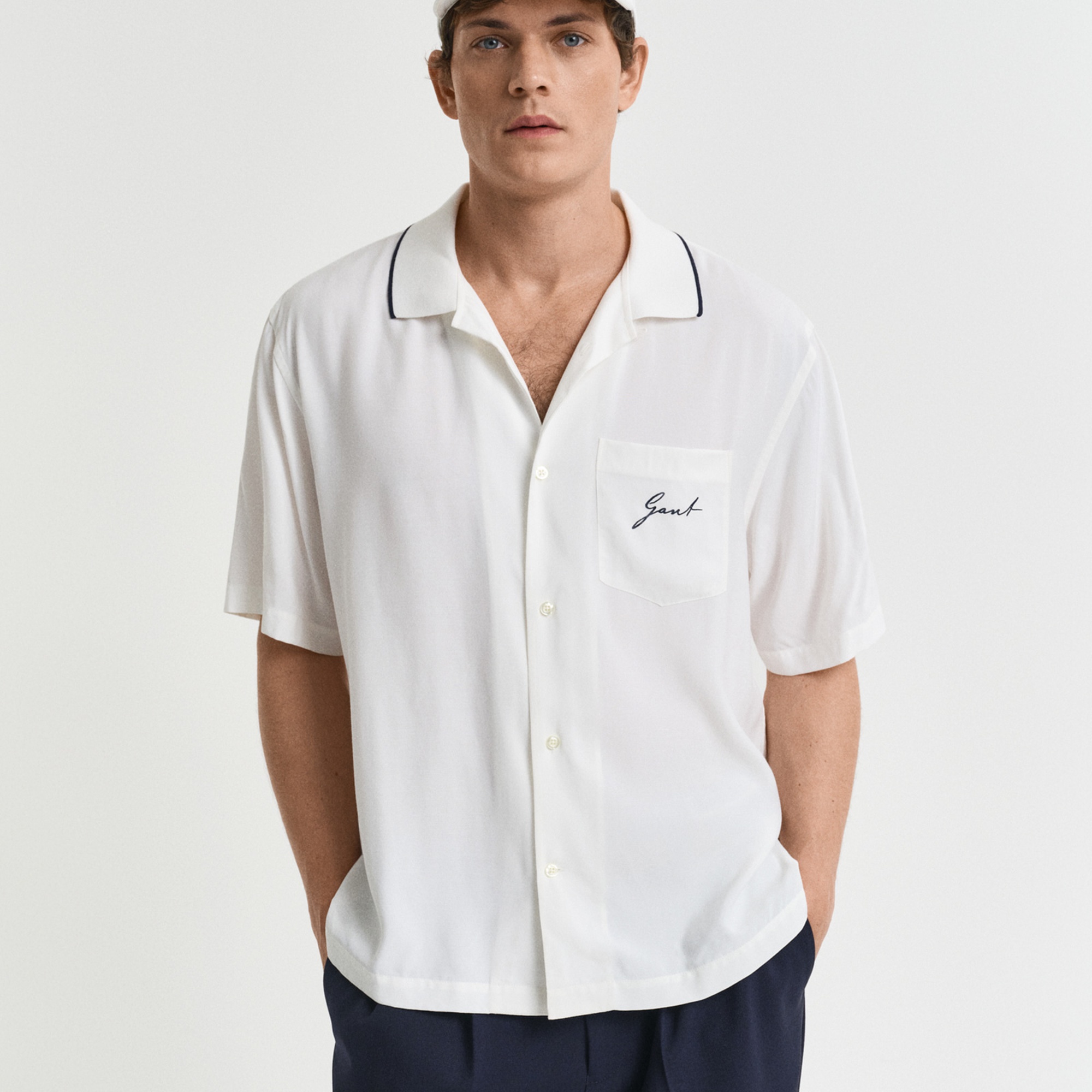 GANT Erkek Krem Relaxed Fit Klasik Yaka Logolu Gömlek