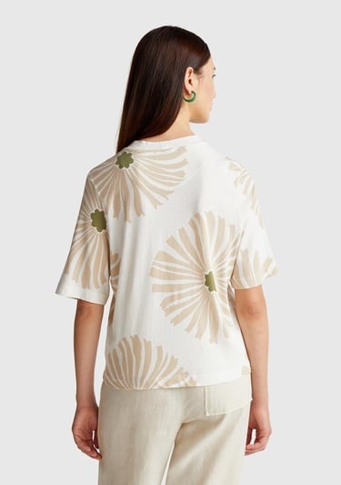  Kadın Krem Keten Karışımlı Boxy Fit Çiçek Desenli T-Shirt