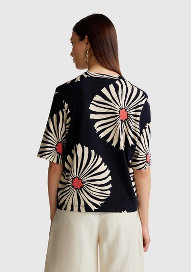  Kadın Lacivert Keten Karışımlı Boxy Fit Çiçek Desenli T-Shirt