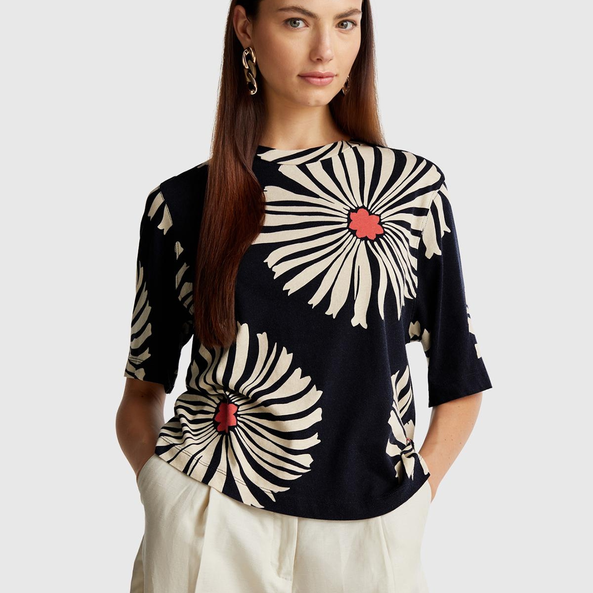 Kadın Lacivert Keten Karışımlı Boxy Fit Çiçek Desenli T-Shirt