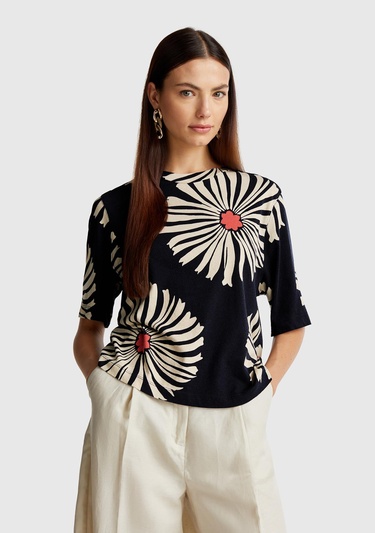  Kadın Lacivert Keten Karışımlı Boxy Fit Çiçek Desenli T-Shirt