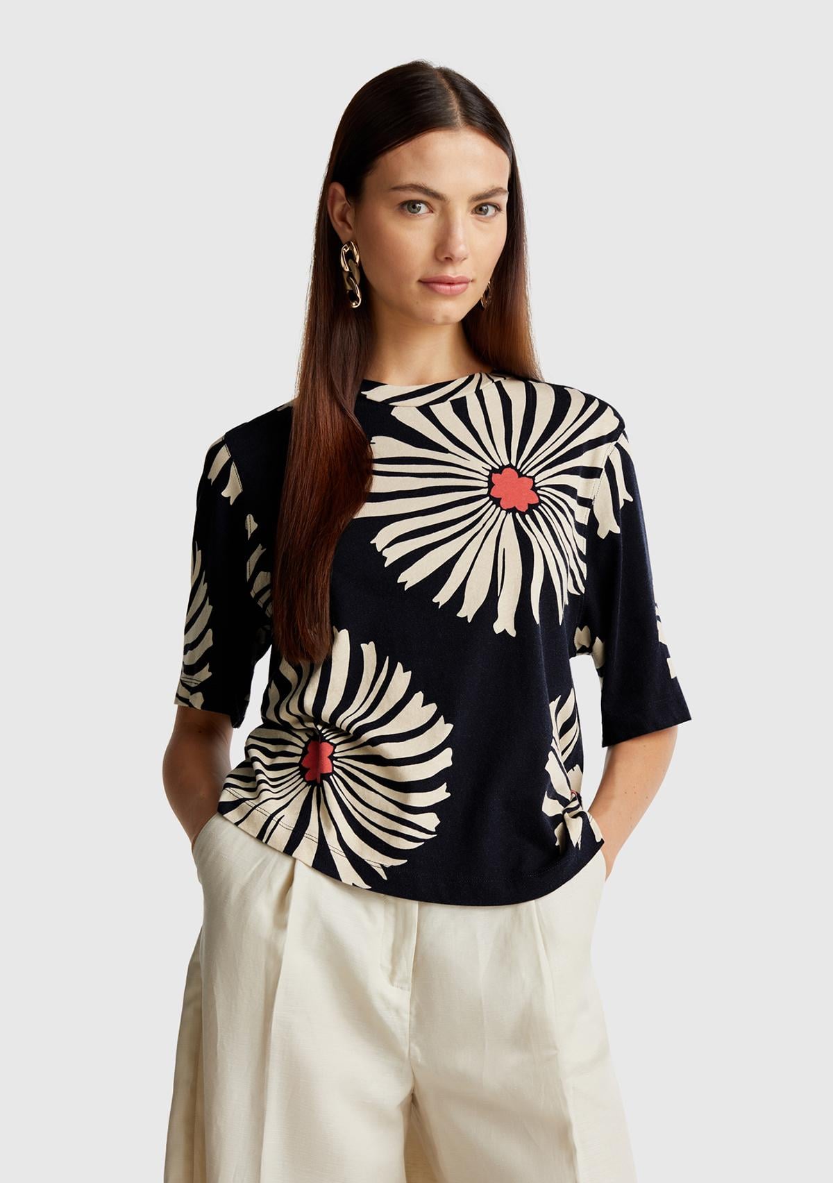  Kadın Lacivert Keten Karışımlı Boxy Fit Çiçek Desenli T-Shirt