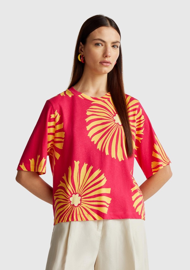  Kadın Fuşya Keten Karışımlı Boxy Fit Çiçek Desenli T-Shirt