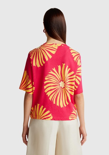  Kadın Fuşya Keten Karışımlı Boxy Fit Çiçek Desenli T-Shirt