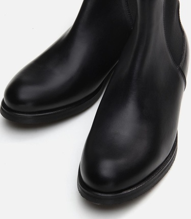  Kadın Deri Siyah Lastik Detaylı Düz Bot