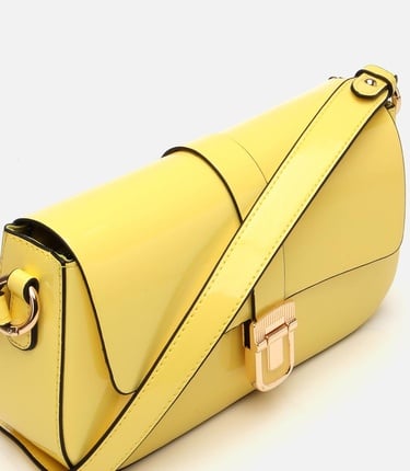  Kadın Sarı Kilit Detaylı Çapraz Askılı Çanta