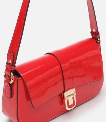  Kadın Kırmızı Kilit Detaylı Çapraz Askılı Çanta