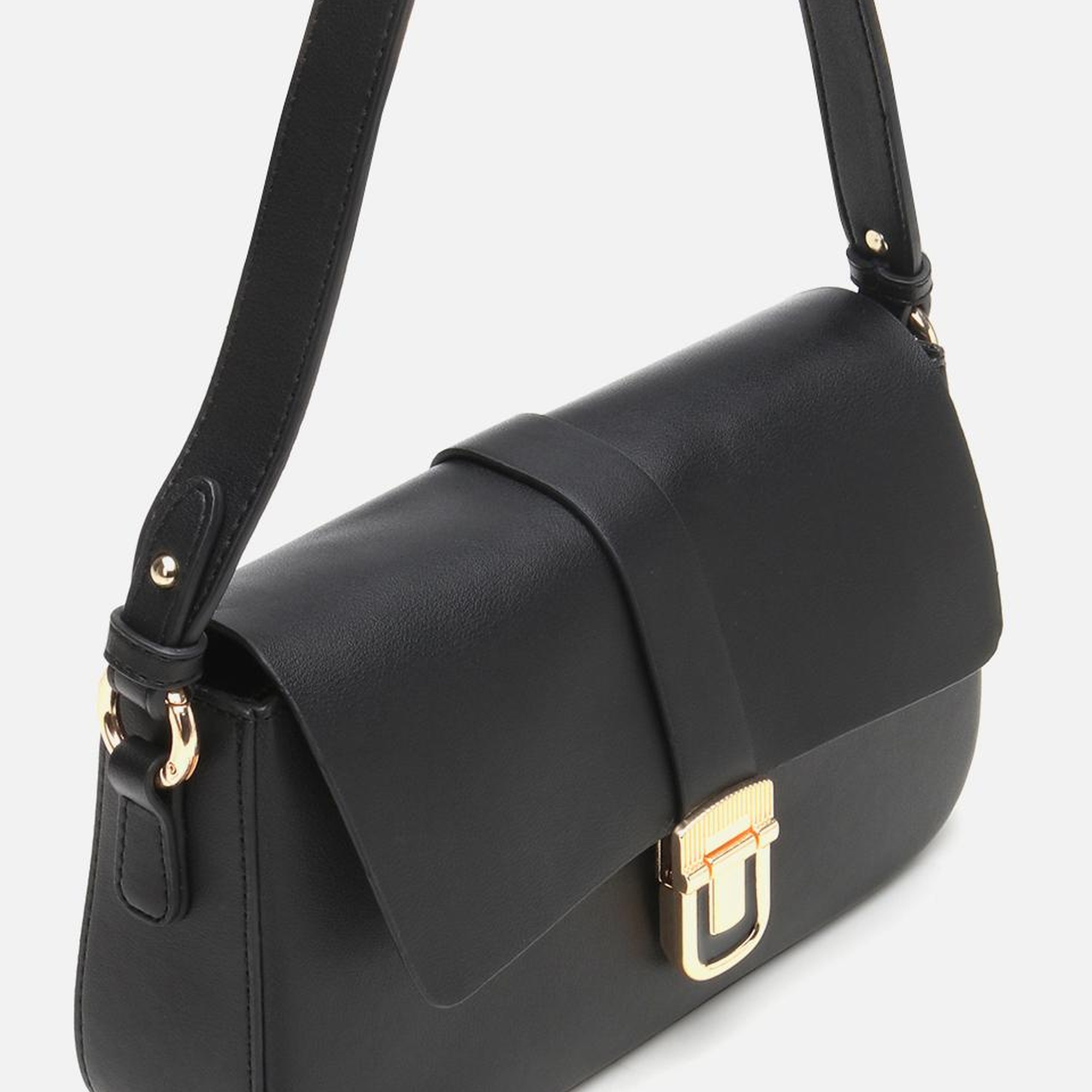 Kadın Siyah Kilit Detaylı Çapraz Askılı Çanta