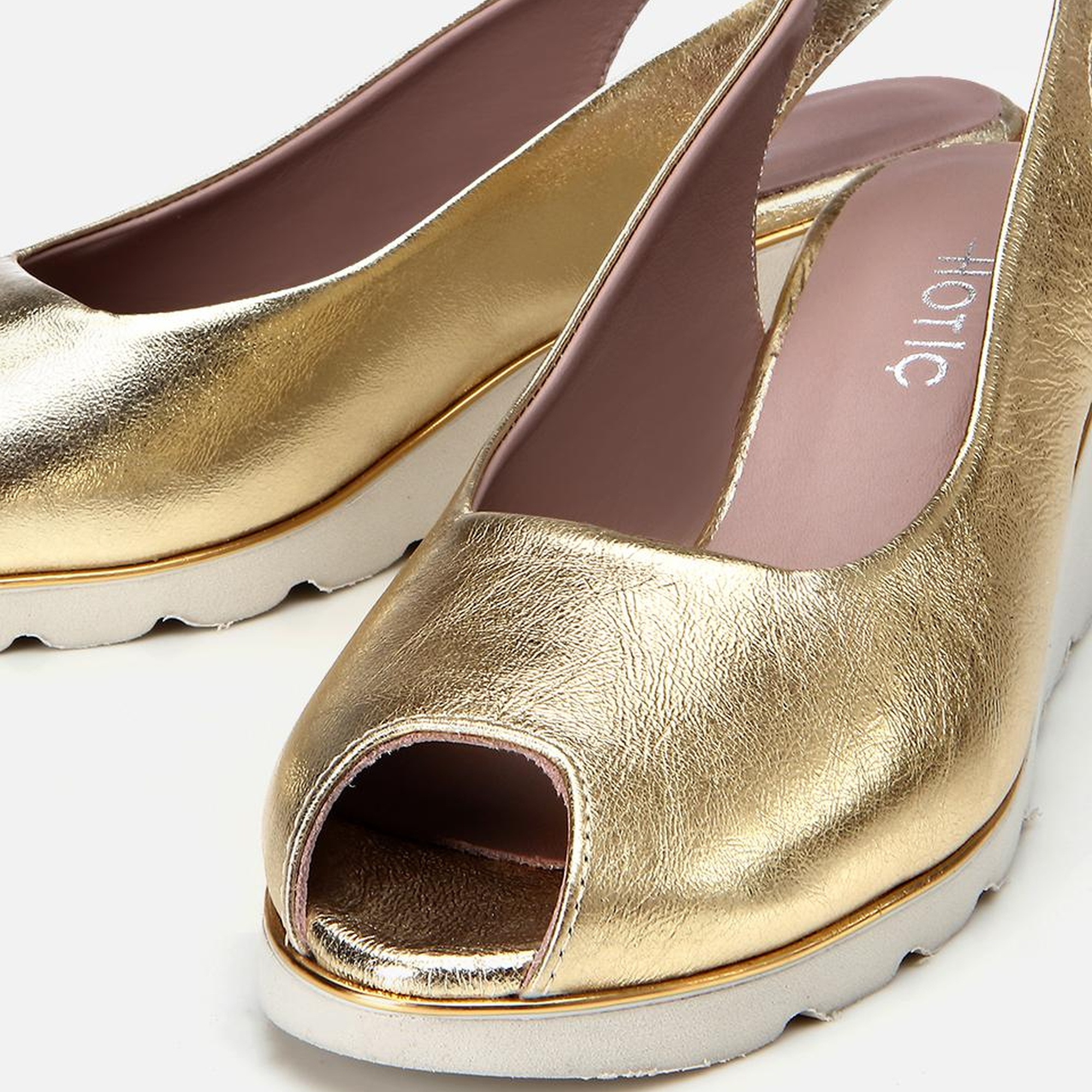 Kadın Deri Gold Tokalı Dolgu Topuklu Sandalet