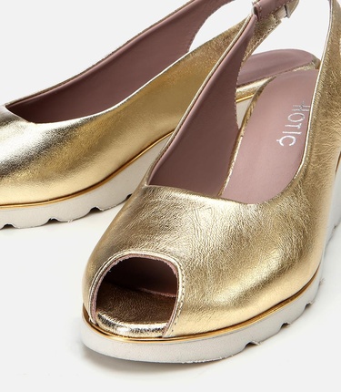  Kadın Deri Gold Tokalı Dolgu Topuklu Sandalet