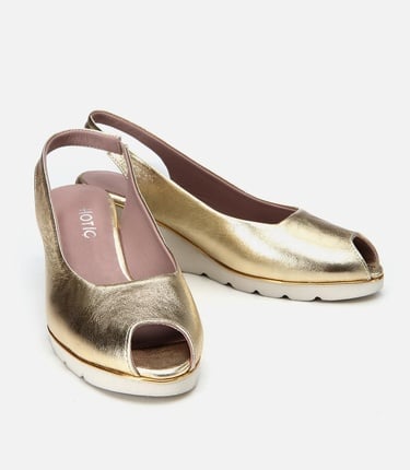  Kadın Deri Gold Tokalı Dolgu Topuklu Sandalet