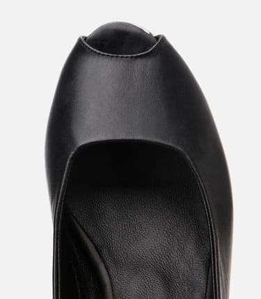  Kadın Deri Siyah Tokalı Dolgu Topuklu Sandalet