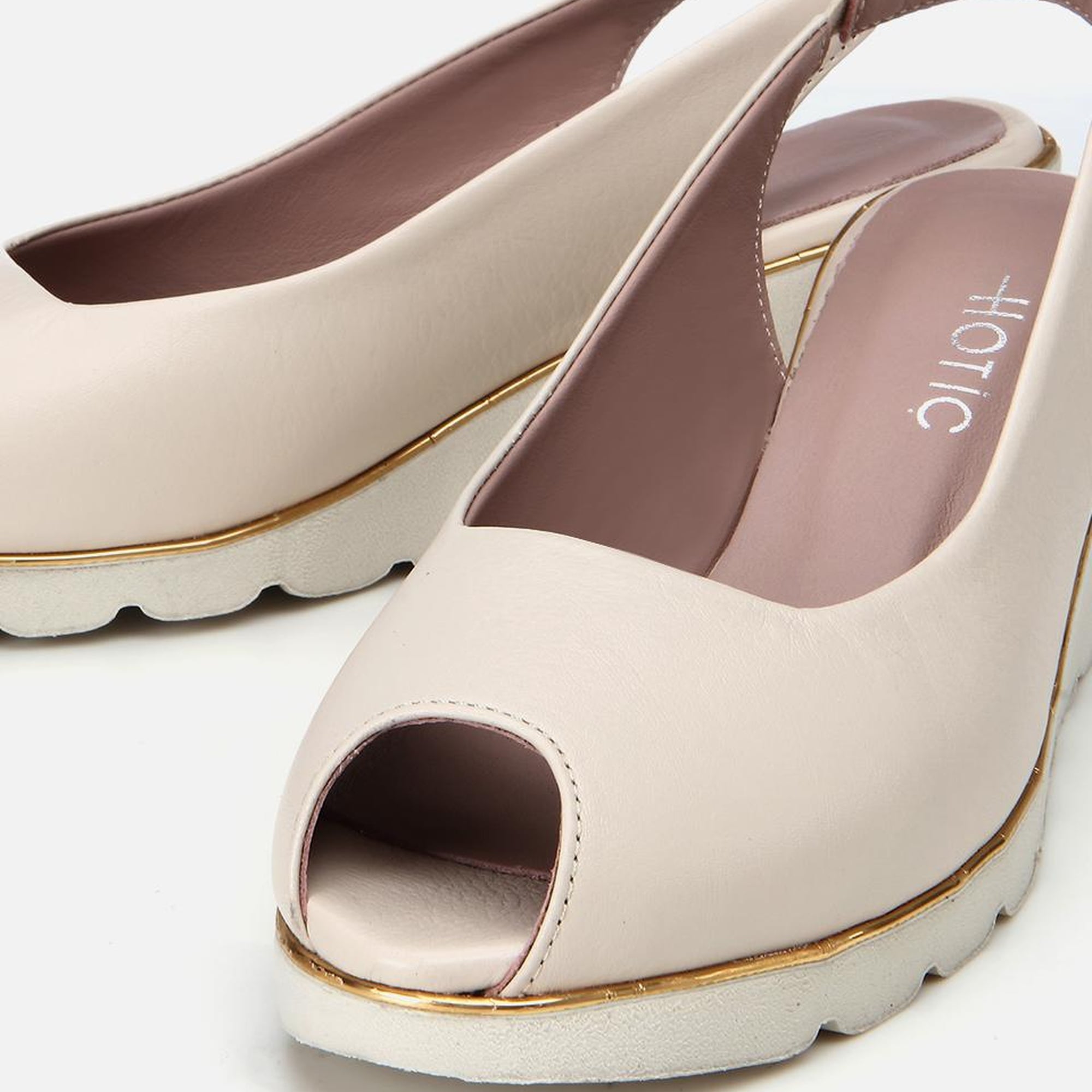 Kadın Deri Ekru Tokalı Dolgu Topuklu Sandalet