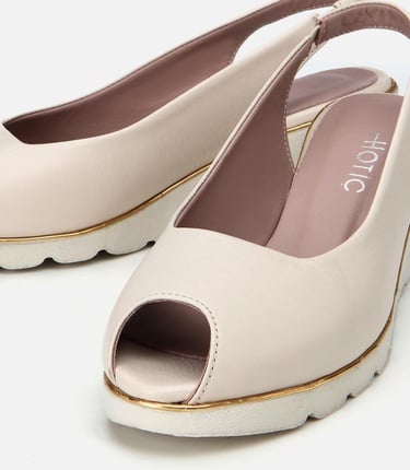  Kadın Deri Ekru Tokalı Dolgu Topuklu Sandalet