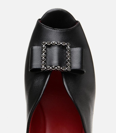  Kadın Deri Siyah Tokalı Esnek Dolgu Topuklu Sandalet