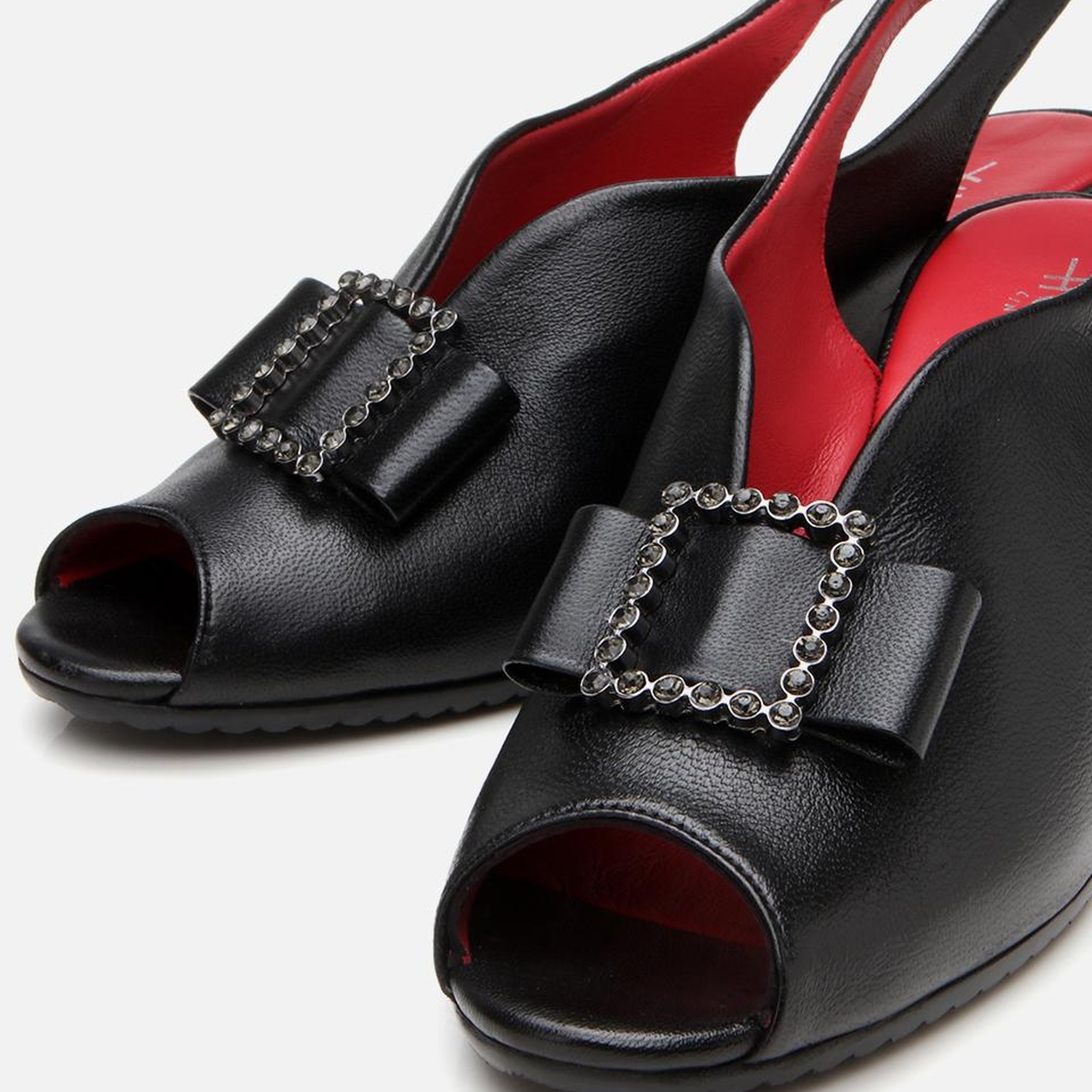 Kadın Deri Siyah Tokalı Esnek Dolgu Topuklu Sandalet