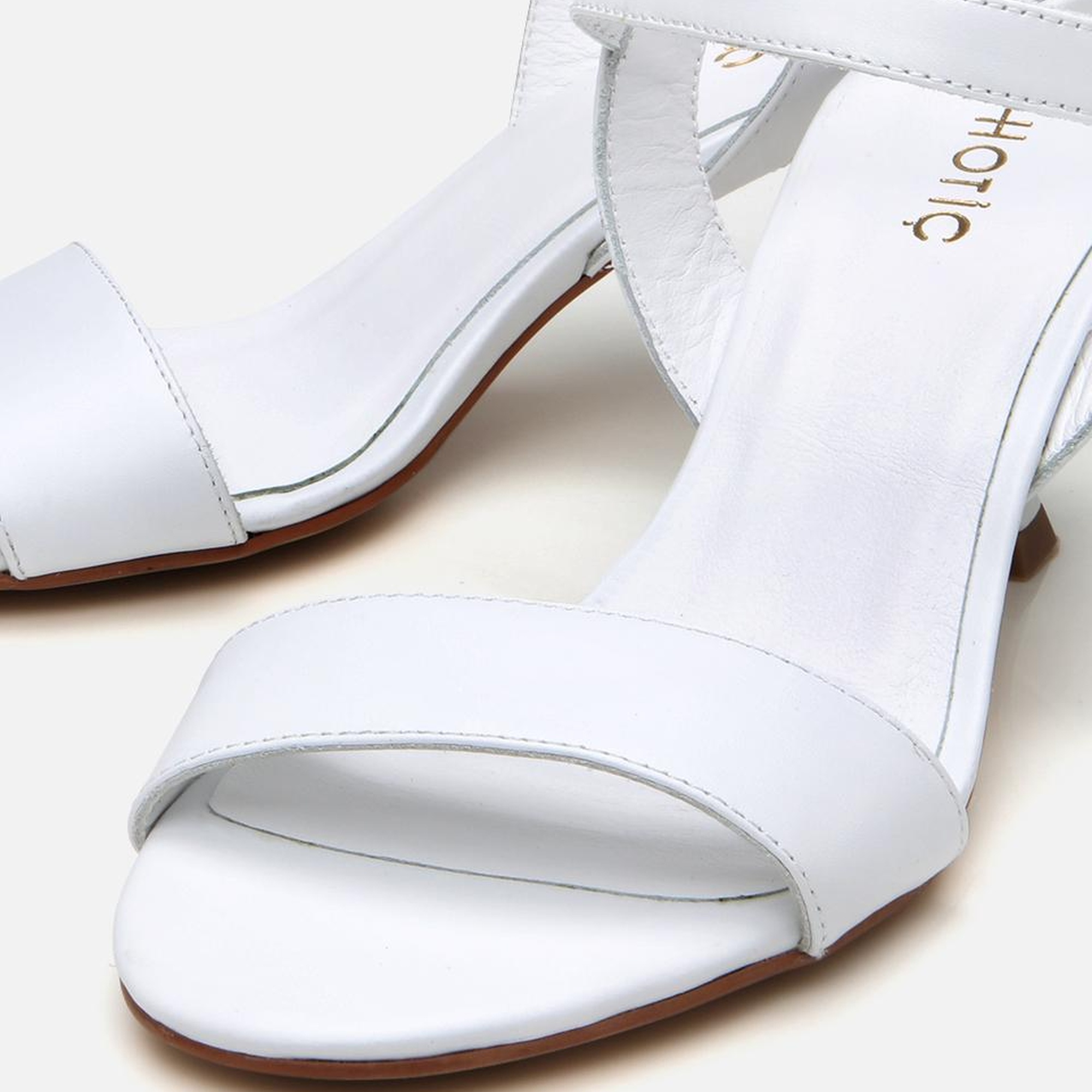 Kadın Deri Beyaz Kemerli Topuklu Sandalet