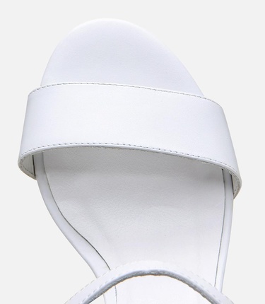  Kadın Deri Beyaz Kemerli Topuklu Sandalet