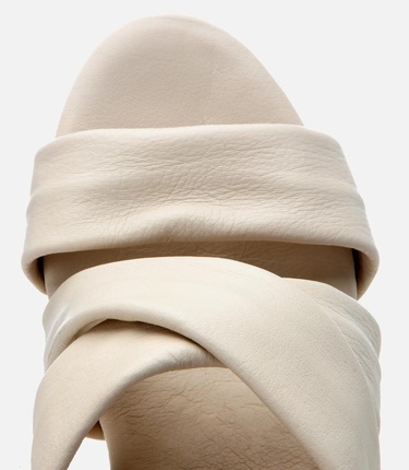  Kadın Deri Ekru Dolgu Topuklu Terlik