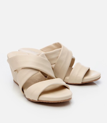  Kadın Deri Ekru Dolgu Topuklu Terlik