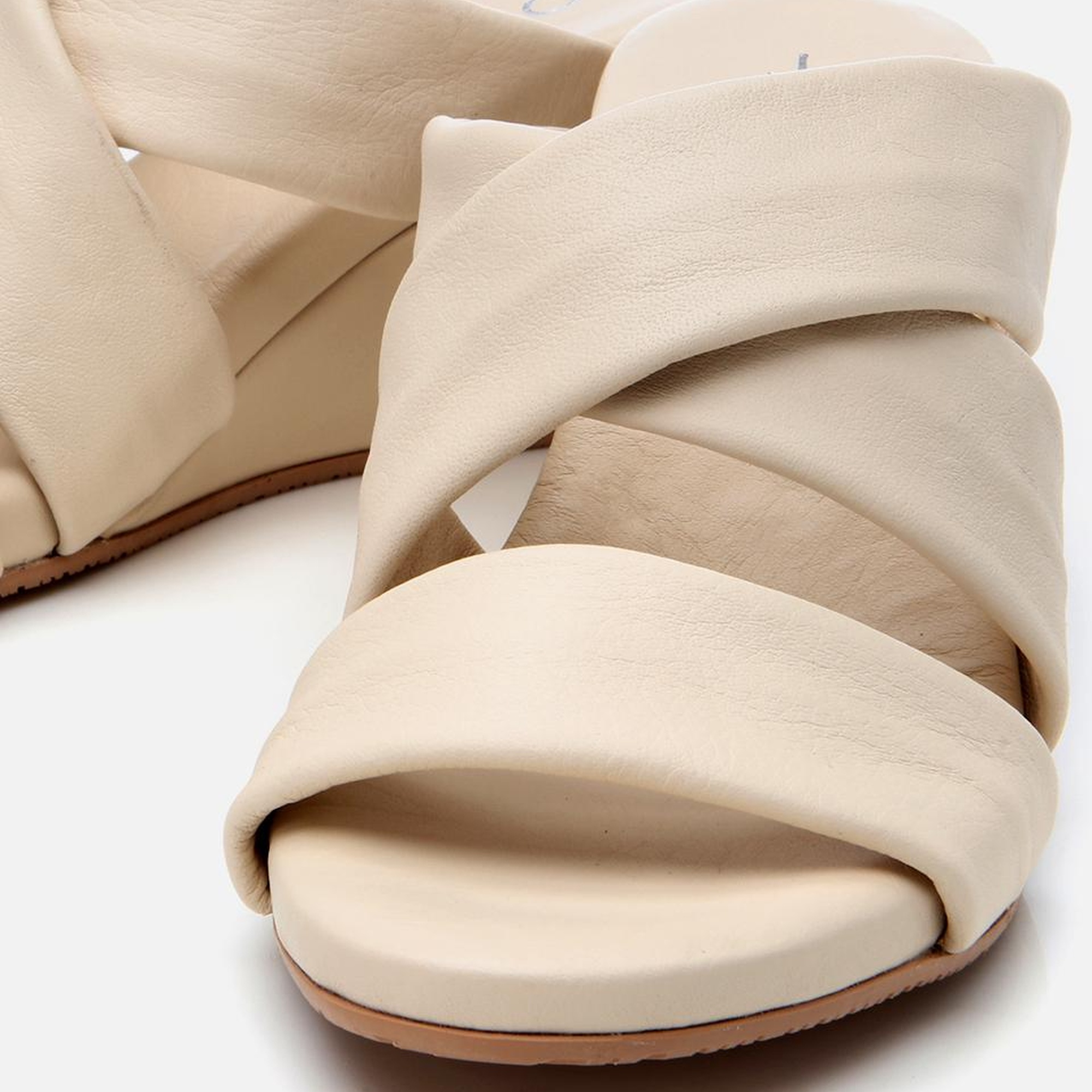 Kadın Deri Ekru Dolgu Topuklu Terlik