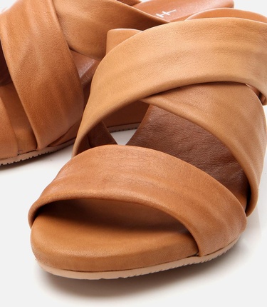  Kadın Deri Taba Dolgu Topuklu Terlik