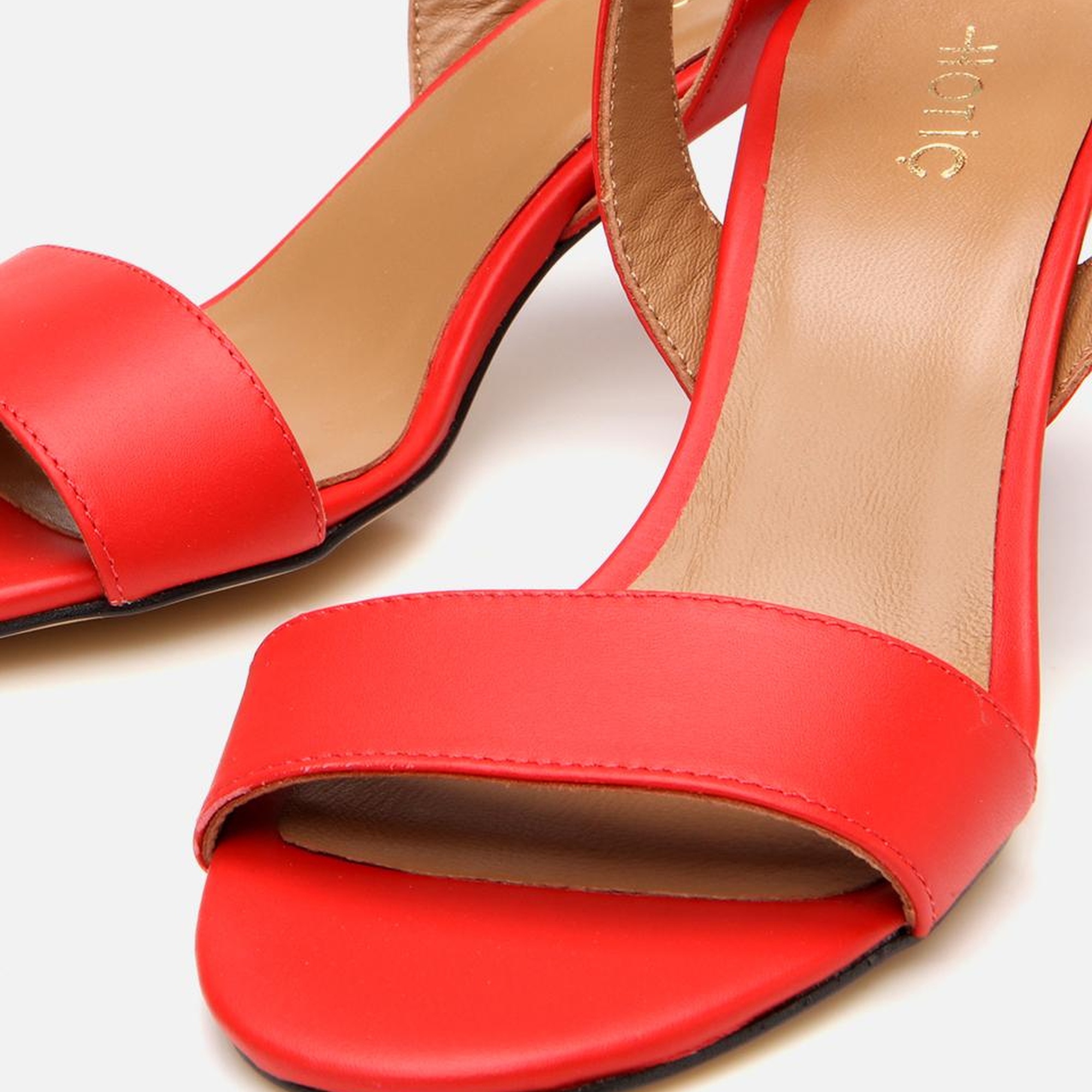 Kadın Deri Kırmızı Kemerli Topuklu Sandalet