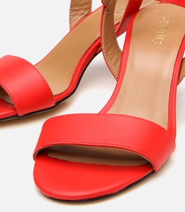  Kadın Deri Kırmızı Kemerli Topuklu Sandalet