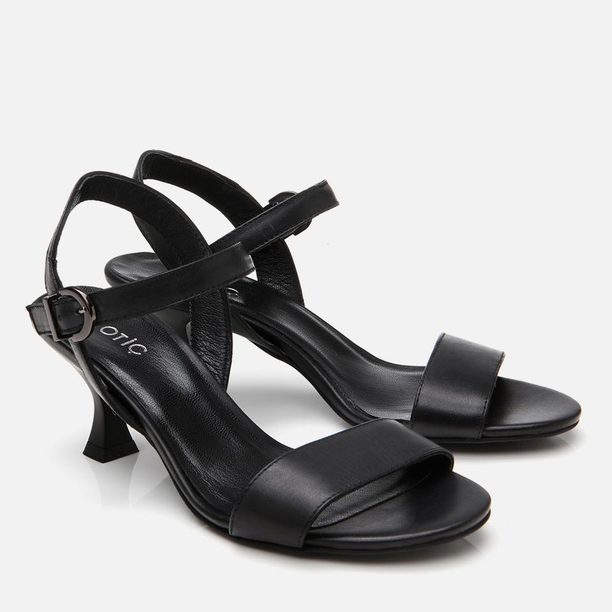 Kadın Deri Siyah Kemerli Topuklu Sandalet