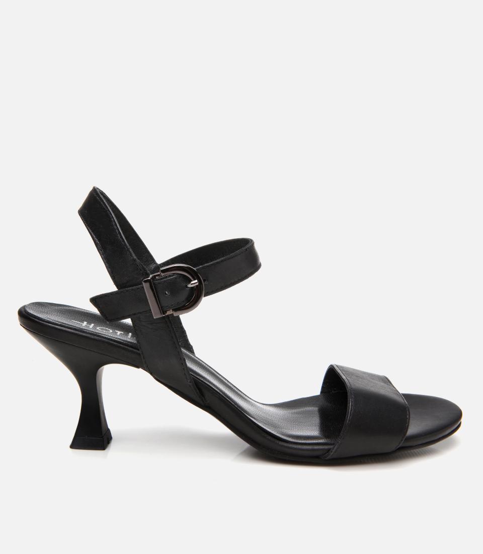  Kadın Deri Siyah Kemerli Topuklu Sandalet