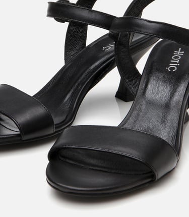  Kadın Deri Siyah Kemerli Topuklu Sandalet