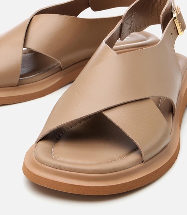  Kadın Deri Bej Kemerli Düz Sandalet