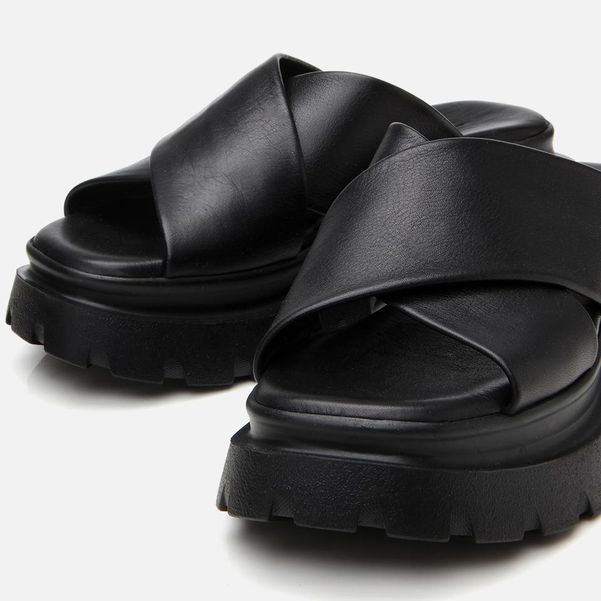 Kadın Deri Siyah Topuklu Terlik