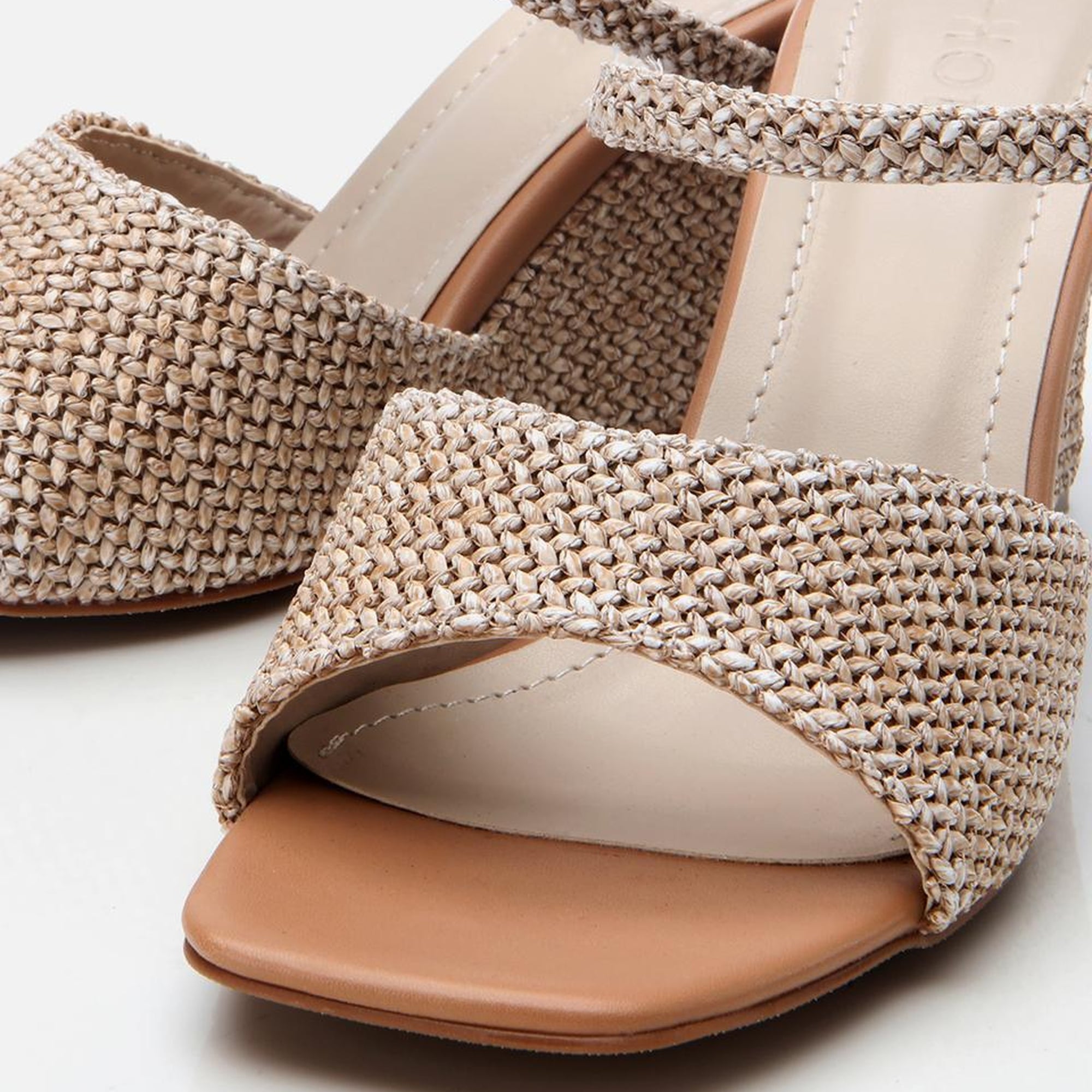 Kadın Bej Hasır Detaylı Dolgu Topuklu Terlik