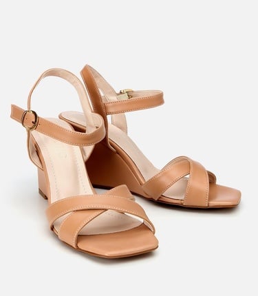  Kadın Bej Dolgu Topuklu Sandalet